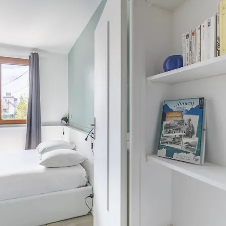 Bright And Functional T2 With Balcony * Annecy
