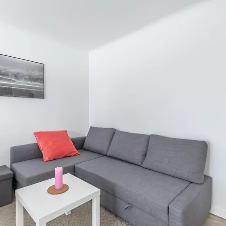 Apartment Bright And Functional T2 With Balcony