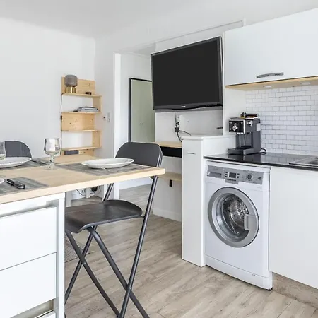 Bright And Functional T2 With Balcony * Annecy