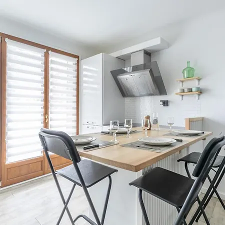 Bright And Functional T2 With Balcony Apartment